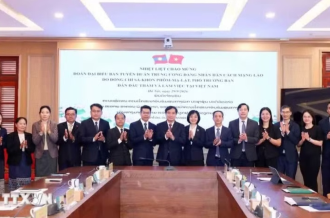 Vietnam, Laos promote cooperation in personnel training for communications, ideological work